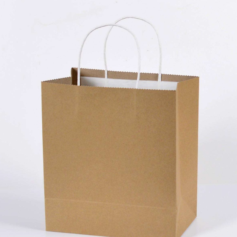 bruna kraftpappers shoppingväskor med papperssladdar