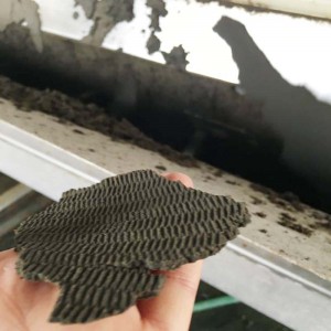 Polyakrylamid för avloppsrening och vattenlösning