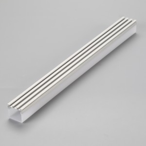 LED-aluminiumprofil med PC-lockets lock och monteringsklämmor för LED-stripe