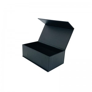 Vackert inslagna presentförpackning anpassad stor presentask