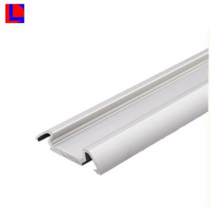 Justerbar stränghållare för strängsprutning för remsbelysning