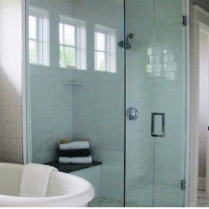 FRAMELESS TEMPERAT GLASSDÖRR FÖR BAD