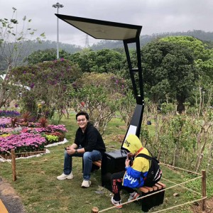 Utomhusreklamlösning Solcellbänk med LED-belysning