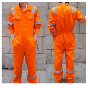 Årlig produktion av 400000 stycken / uppsättning arbetskläder med god kvalitet och kvantitet