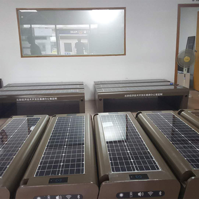 Modern design allmän telefonuppladdning Smart Solar Metal Patio Bänkplatser