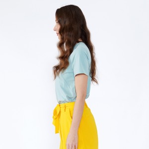 Senaste Klänningar T-shirt Lösa Bluse Lady Sommar Basic Style V Hals Spandex Pepparmint Green Short Sleeve