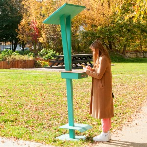 Utomhus Intelligent Reklam Solar Powered Cell Phone Charging Pole Station