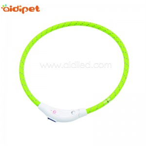 Ny Pet Supply Jul Led Dog Collar med Reflekterande Silks Vattentät Pet Collar Led Light Up Använd Dog Present