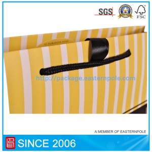 Lyxig lilja rosa papperspåse med bandstängning