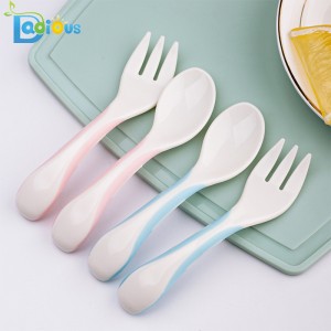 Hot Sale Baby Products Baby First Stage Skedar Plast Baby Småbarn Sked Baby Resande gaffel och sked Set