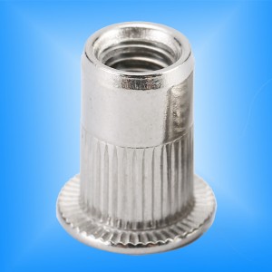 Flat huvud räfflad kropp