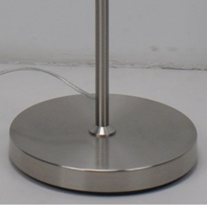 Golvlampa med linne tygskärm