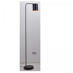 Golvlampa med metallskärm och justera skuggfunktion