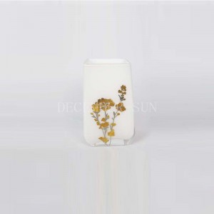 Fyrkantig vit med guld dekalerat badrumstillbehör med tandborstehållare