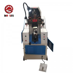 Skoproducerande hälbestående maskin