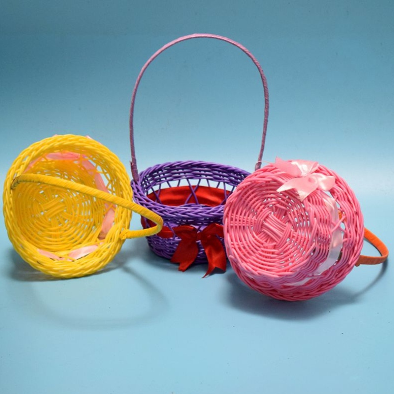 Dekorativ korg med handtag