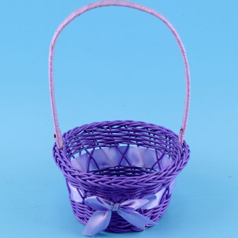 Dekorativ korg med handtag