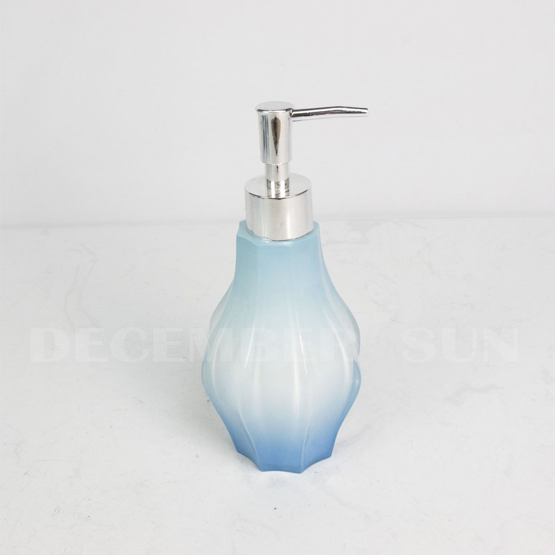 Modern tvålkrämdispenser för hartsbadrum