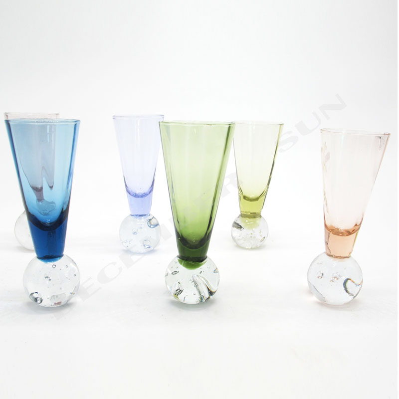 Klassisk kvalitetsdryck av champangne bägare glas vin