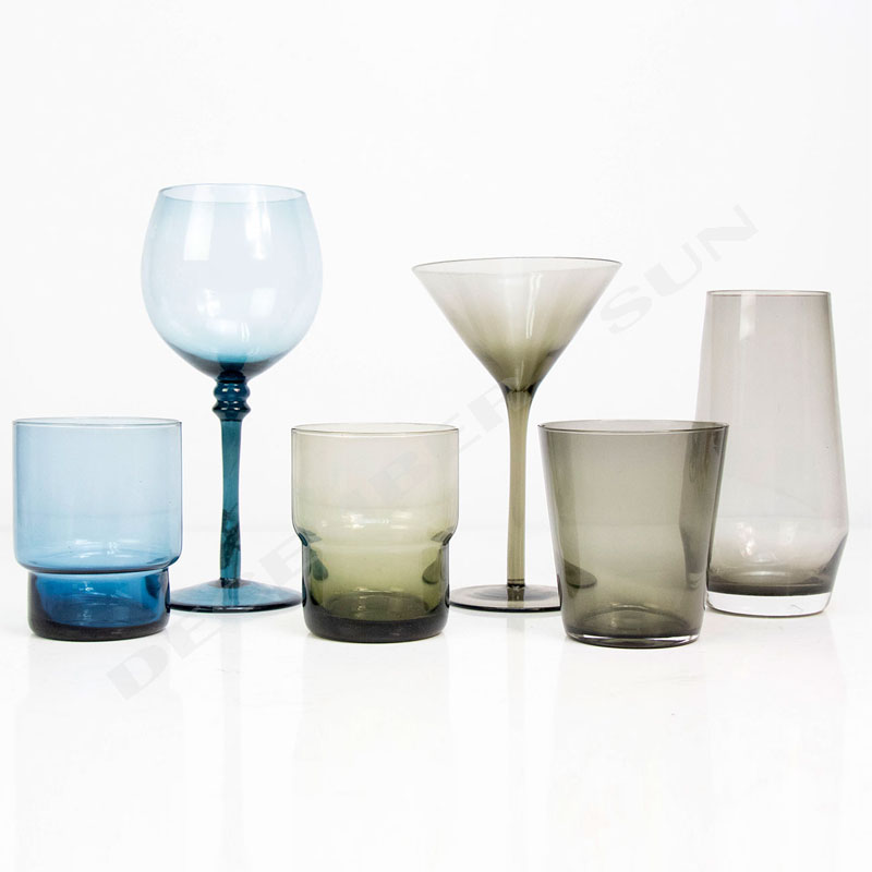 Klassisk kvalitetsdryck av champangne bägare glas vin