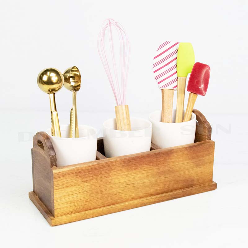 Användarvänligt verktyg och hållare för köksredskap