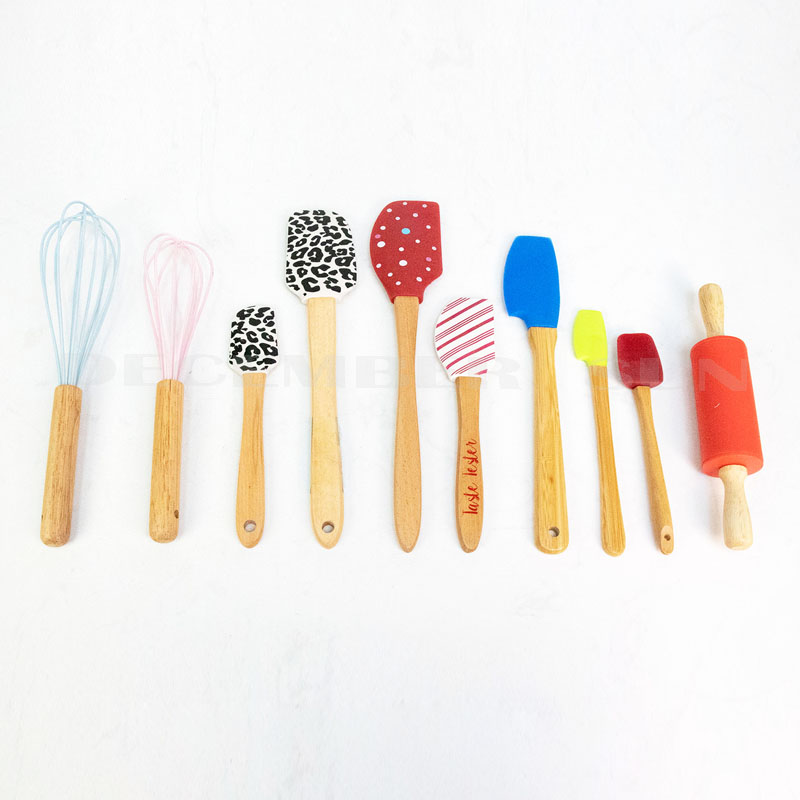 Användarvänligt verktyg och hållare för köksredskap