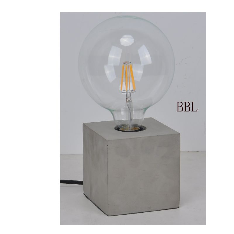 Bordslampa med fyrkantig betongbotten