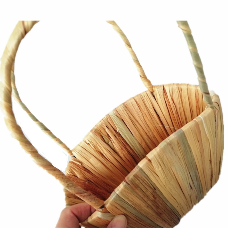 Blå halmkorg med handtag