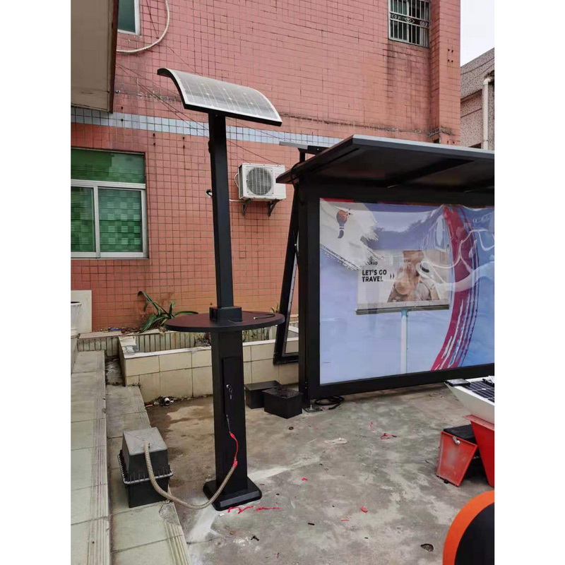 Högkvalitativ solpanel upprätt gatu laddningsstation för mobila enheter