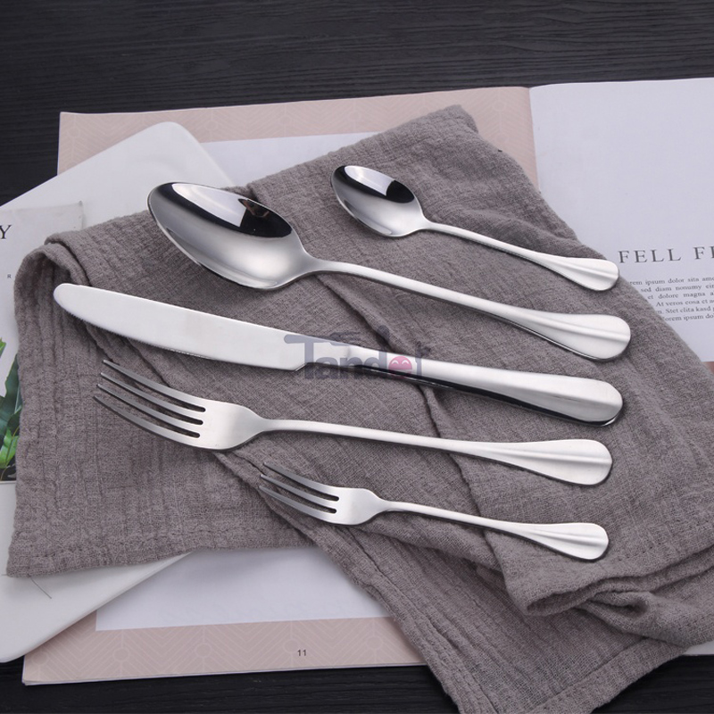 Spegel för spegling av spegelbild av Tableware Set Utensil Set, Knives, Forks, Spoons for Home and Restaurang