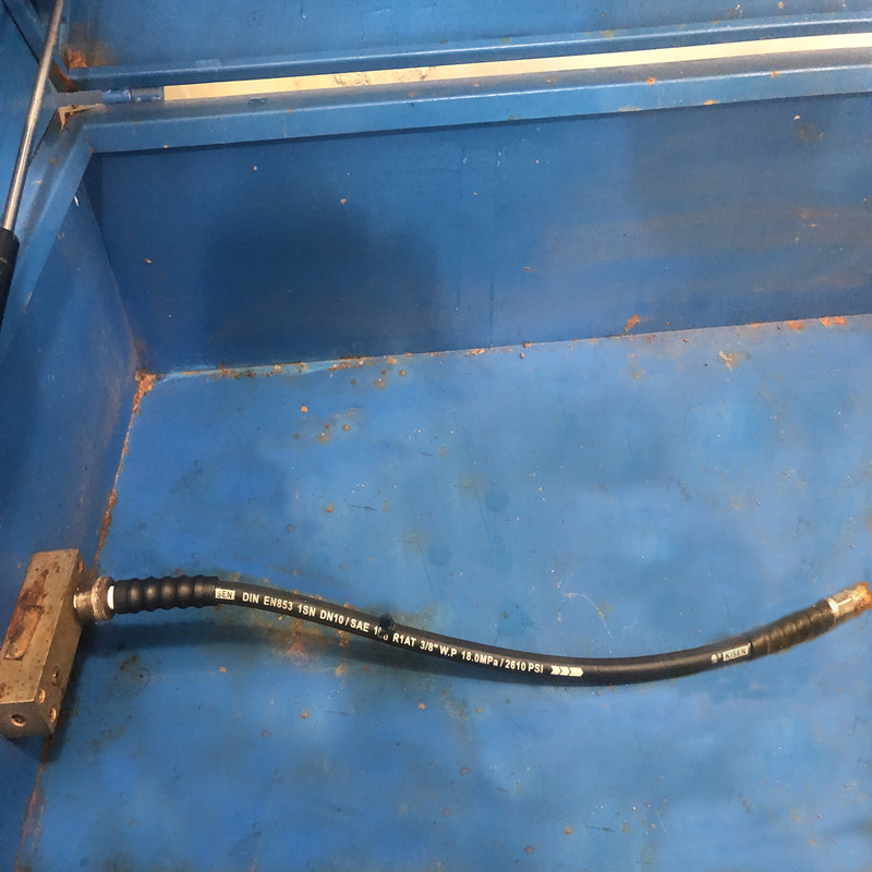 Överskrid standard BP-testresultat för SAE 100 R1 3\/8 '' vid 110Mpa