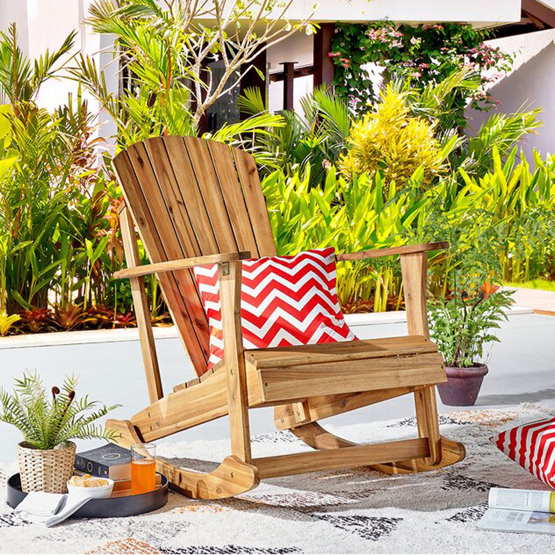 Adirondack-gungstil gör stolen stilig och bekväm