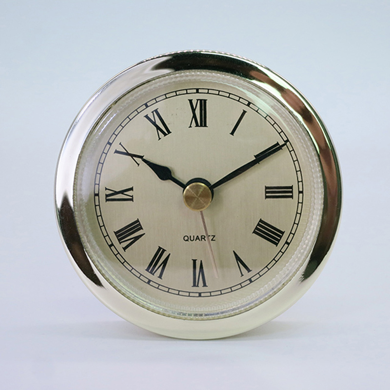 diameter 61mm: guldklimp av romersk plast