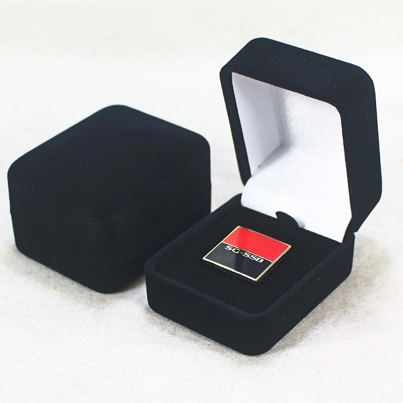 Objekt F-20 sammetbox för rund form för ring, emblem eller mynt, mm. 45 * 55 * 38, vikter cirka 32 g