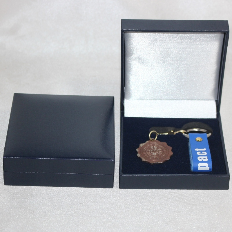 Objekt V-06 kvadrat Plastic Flannelettbox för 50-60 mm mynt, bricka, manschettknappar, slipsklämma, medalj osv. mm.88*91*33, vikter kring 85g