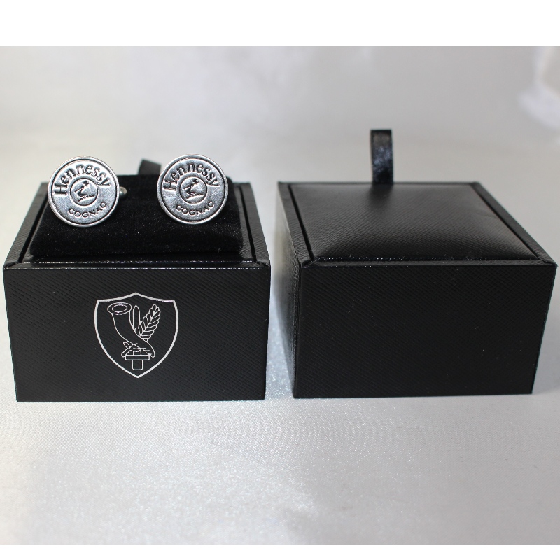 Artikel V-20S fyrkantig PU-läderbox för manschettknappar mm mm. 65 * 65 * 38, vikt ca 62 g