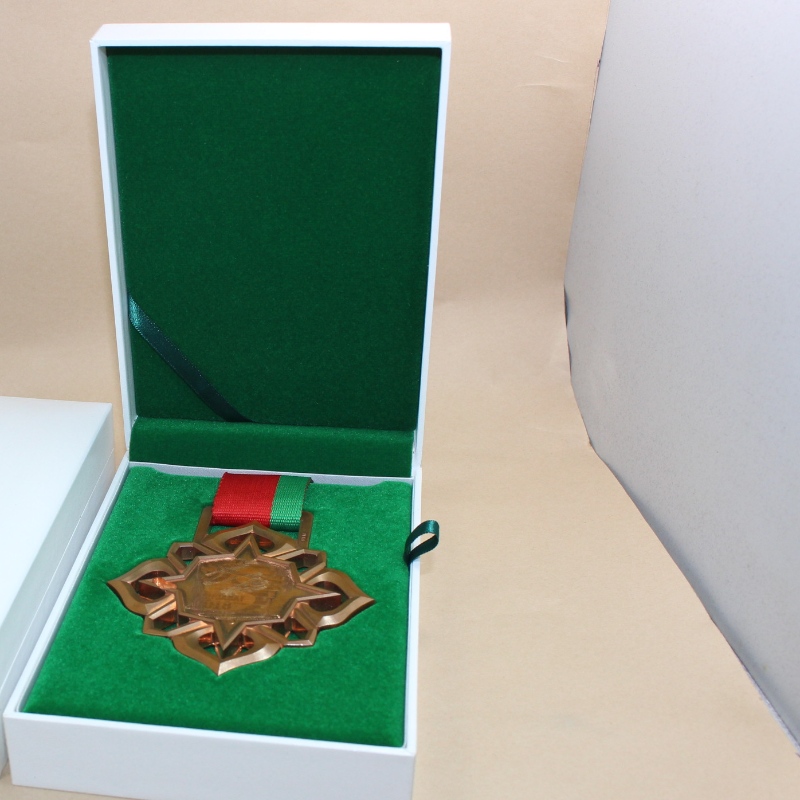 Objekt V-15L rektangel PU läderlåda för 90*120 mm medalj, mynt och bricka, etc. mm.110*157*40, vikter omkring 185g