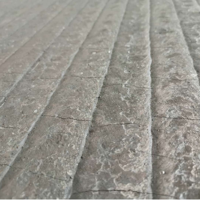 Slitstark stålplatta