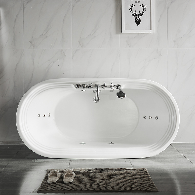 Bästa badkar i klassisk klassisk badkar med strålar och kranar av mässing