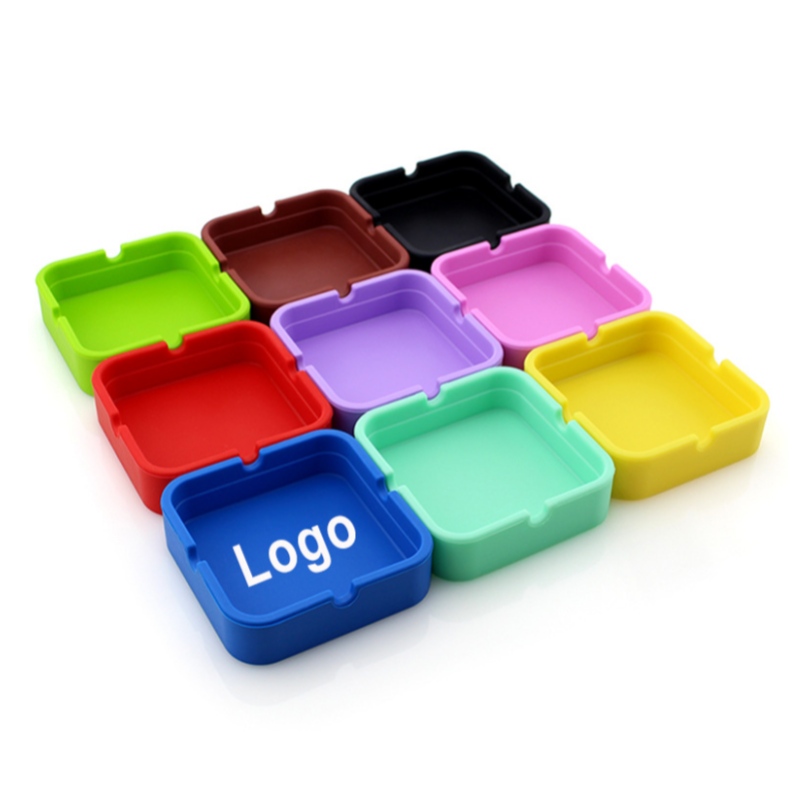 Litet fyrkantigt askkopp