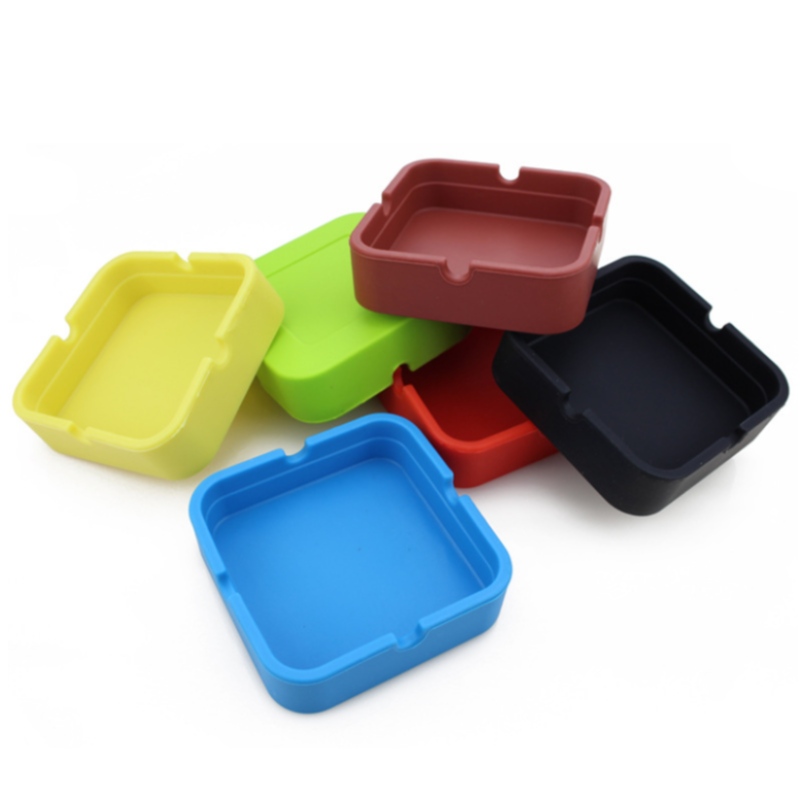 Litet fyrkantigt askkopp