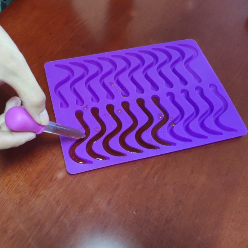 Silikonimsmak av larvformad larvformad fisk, chokladinsektsmodell, liten ormistlatte