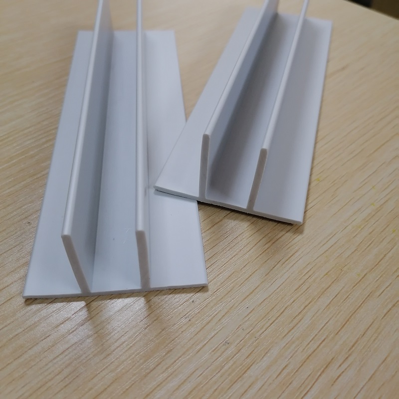 Anläggning för extrudering av pvc- profiler Egen tillverkare av Pvc- eggetremsa pvc- anslutningssektion PVC- produkter