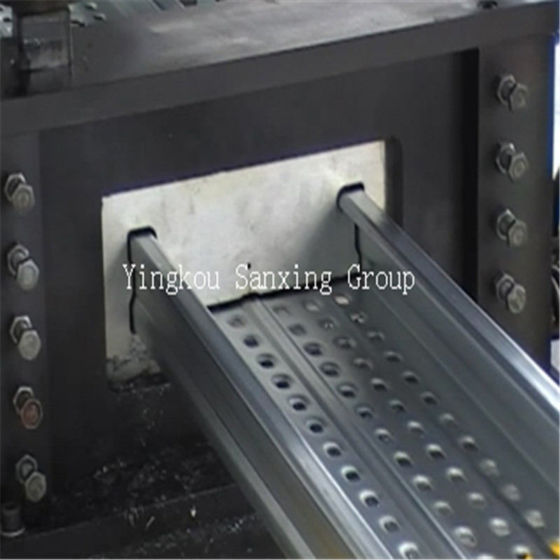 Linje för tillverkning av lätt stålstruktur