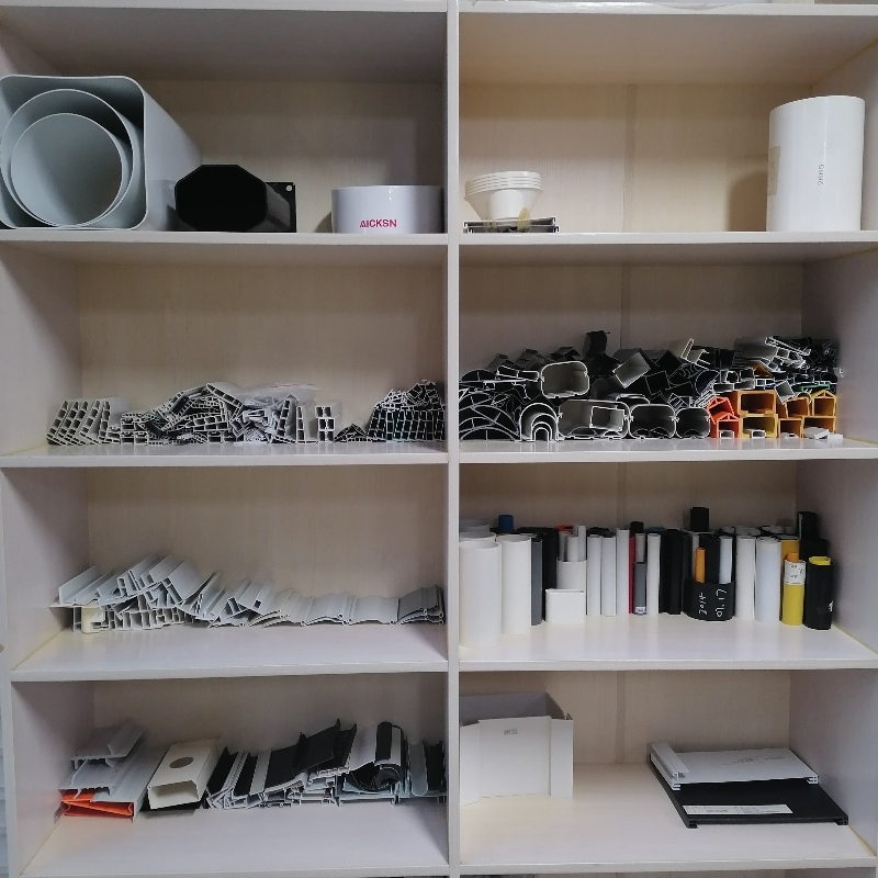 Vilken effekt spelar titandioxid på vädermotståndet hos profilerade material