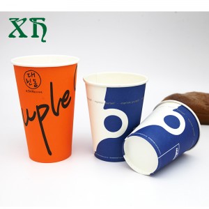 8.12.16 oz pappersmuggar med en vägg