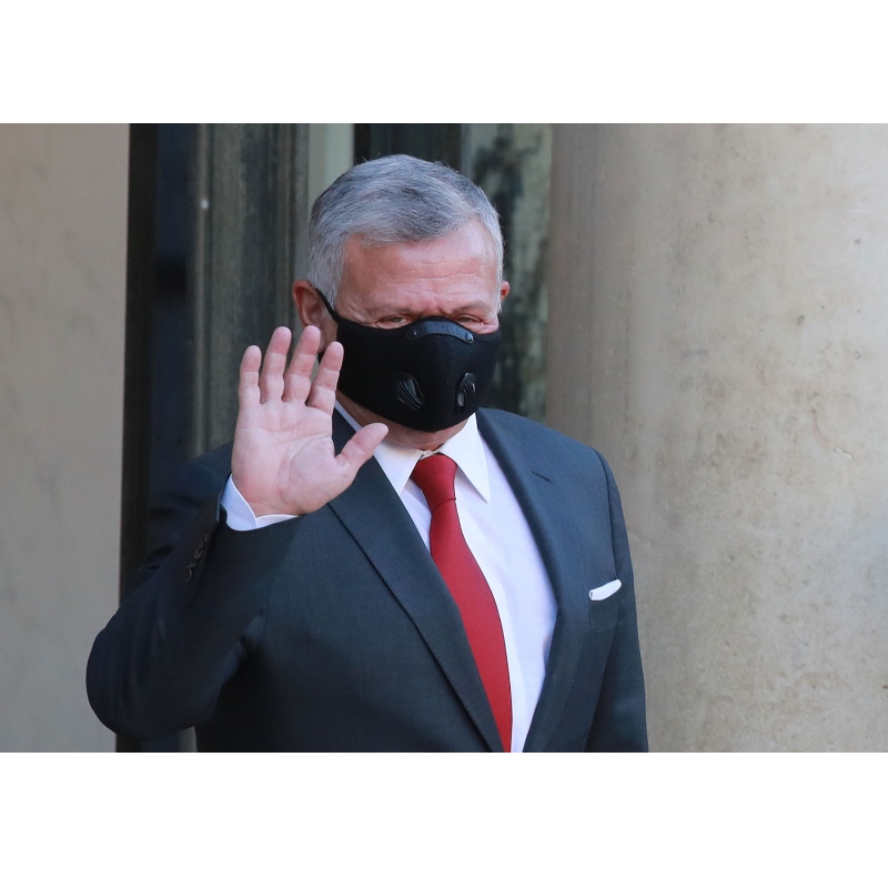 Jordans kung Abdullah tar emot coronavirusvaccin