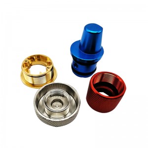 Delar av aluminium, anodiserade och rostfritt stål, i fabriksfartyg