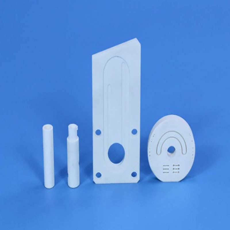 Vilka är egenskaperna hos aluminiumoxid keramik och vare är de använd?