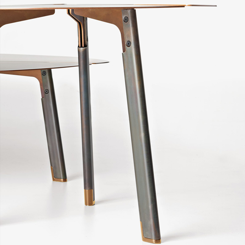 Italiensk minimalistisk 3 ben sidobord rustik antik järngrafit stål runda metall soffbord
